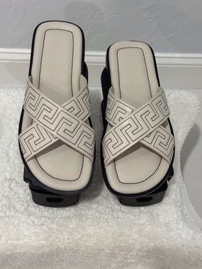 Versace Off White and Black Sandals Vitello+Greca Alta Frequenza